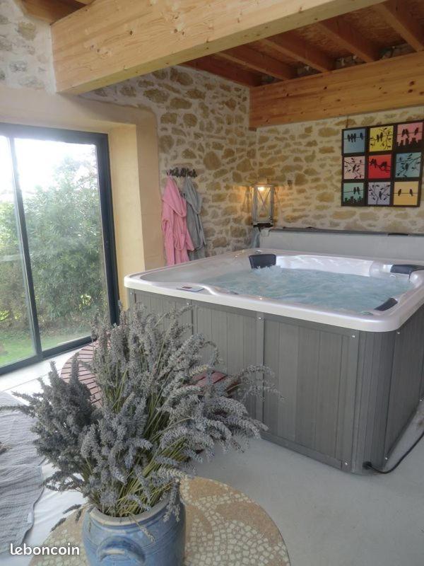 Roulotte La Souleillade Bed & Breakfast Saint-Sernin  Exterior photo