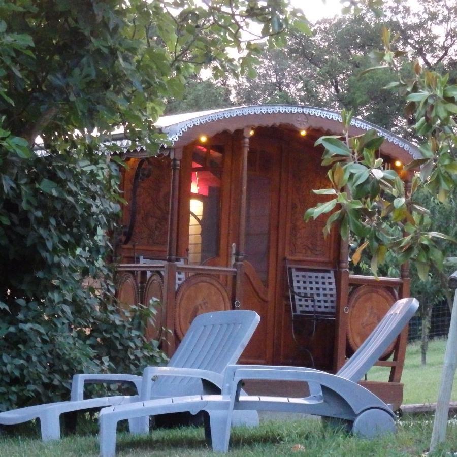 Roulotte La Souleillade Bed & Breakfast Saint-Sernin  Exterior photo